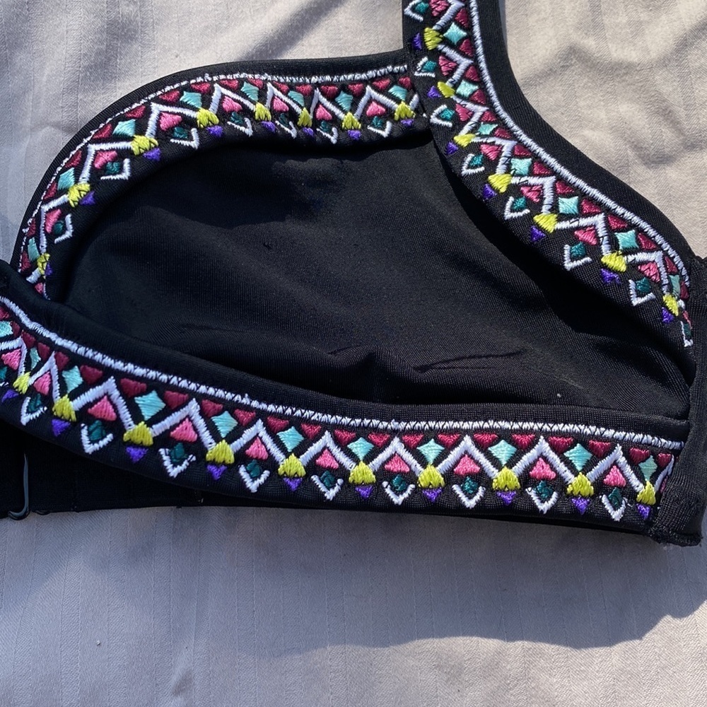 Victoria’s Secret pink bikini top🏖 - Picture 3 of 5